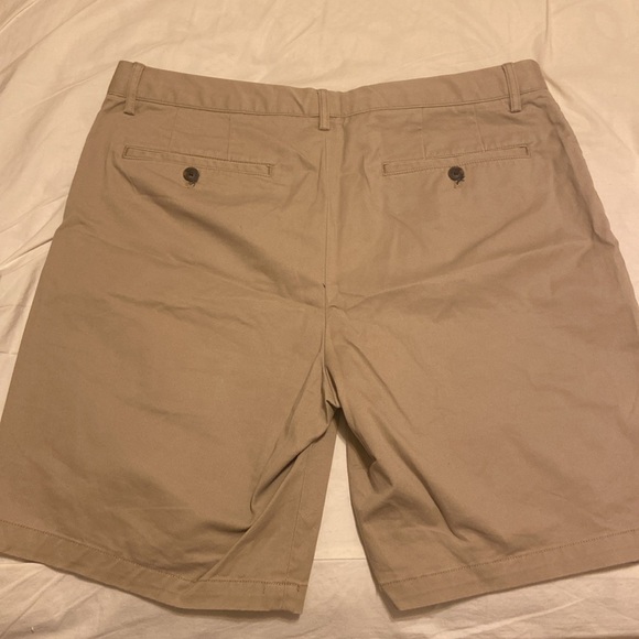 Men’s Club Monaco shorts - Picture 2 of 3